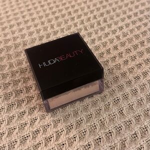 huda beauty cupcake powder